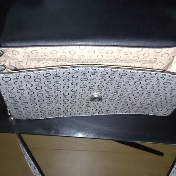 NEW Guess Satchel Crossbody Handbag - Picture 4 of 5